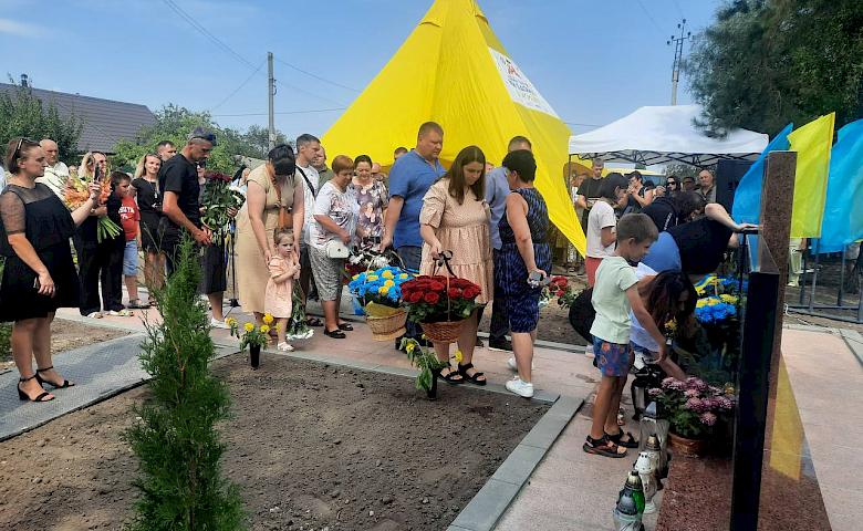 Меморіал на честь пам'яті загиблих військових відкрили на Бучанщині (фото)