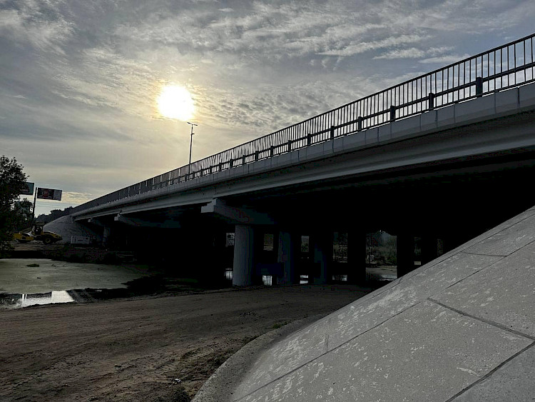 Открыт важный автомобильный мост через реку Ирпень (фото)