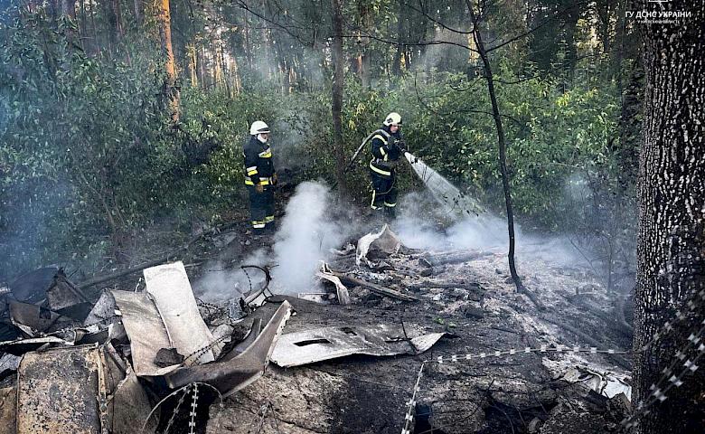 На Киевщине в результате падения обломков вражеских ракет загорелось торговое предприятие (фото)