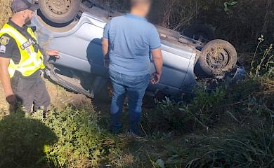 Біля Обухова автомобіль злетів у кювет та перекинувся