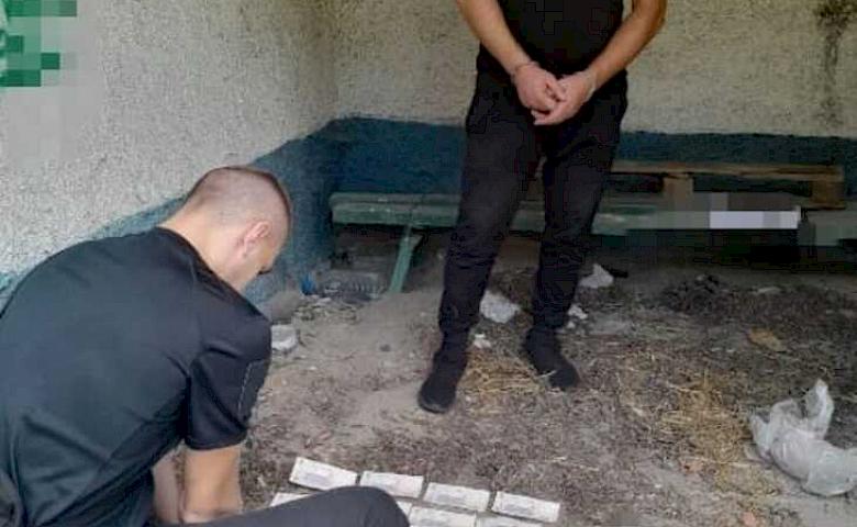 На Белоцерковщине задержаны двое мужчин, которые незаконно продавали гранаты (фото)