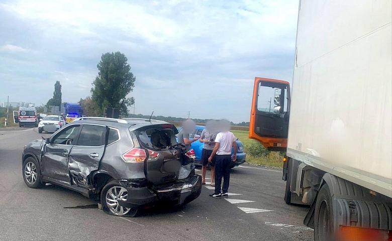 Масштабна ДТП на Бориспільщині: внаслідок зіткнення 4 автівок загинула людина (фото)