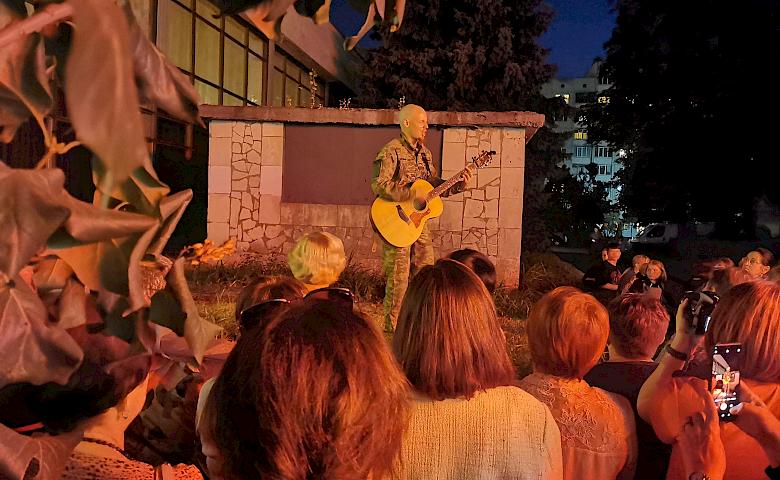В Обухові відбувся благодійний концерт фронтмена гурту «Тінь Сонця» (відео)