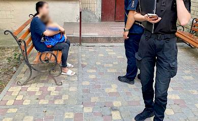Ребенок выпал из окна четвертого этажа в Броварах, мальчик в больнице