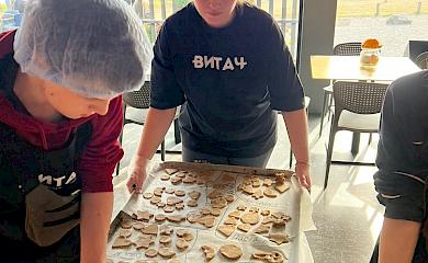 Обуховщина: дети-ВПЛ присоединились к благотворительной выпечке хлеба для ВСУ