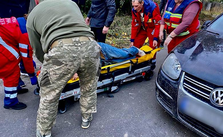 В Броварах пенсионерка попала под колеса авто: она шла в неустановленном месте (фото)