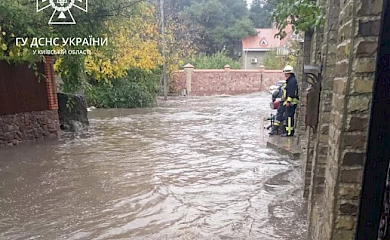 На Киевщине из-за дождя затопило дороги (фото)