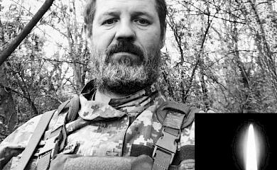 Українська громада на колінах провела в останню путь полеглого воїна