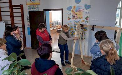 В Обуховской громаде открылся еще один пункт плетения маскировочных сеток