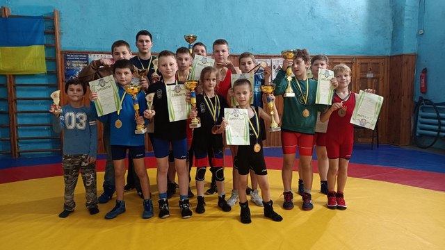 Понад 80 спортсменів взяли участь у змаганнях з вільної боротьби в Обухові