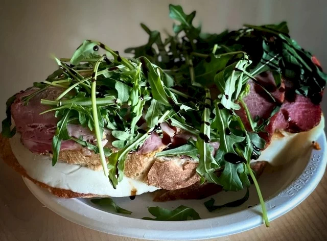 Украинский фастфуд: что интересного и необычного можно попробовать неподалеку Обухова