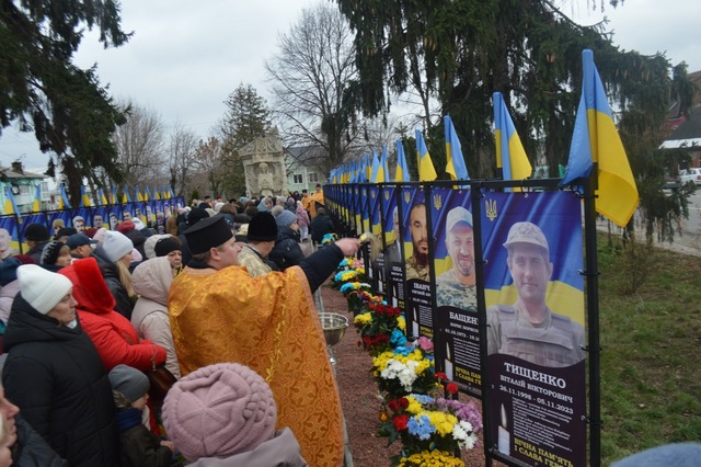 Памяти погибших: на Обуховщине открыли Аллею Славы Героев