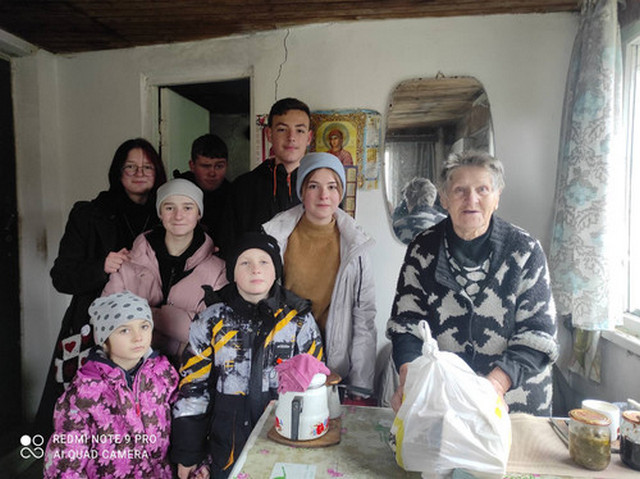 С заботой о пожилых людях: школьники Обуховской громады посетили односельчан, которым более 80 лет