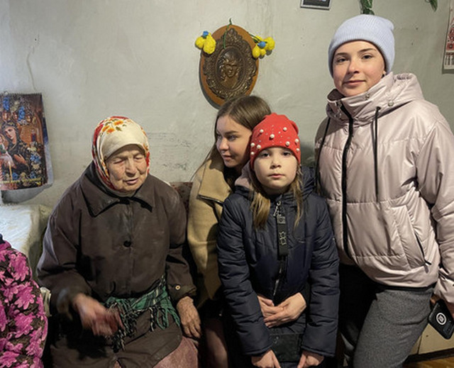 С заботой о пожилых людях: школьники Обуховской громады посетили односельчан, которым более 80 лет