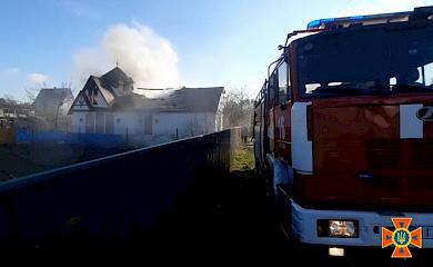 В Копачеве загорелся дом: спасатели ликвидировали пожар (видео)