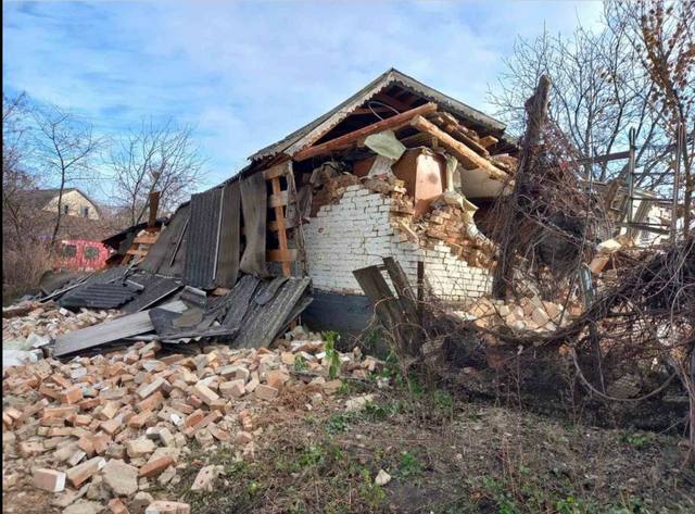 В селе на Обуховщине взрыв разрушил дом, пострадал человек