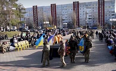 В Обухове провели в последний путь защитника, погибшего в Донецкой области