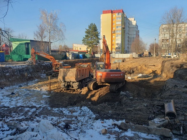 В Обуховском районе на месте поврежденной обстрелами россиян пятиэтажки, возводят новый дом