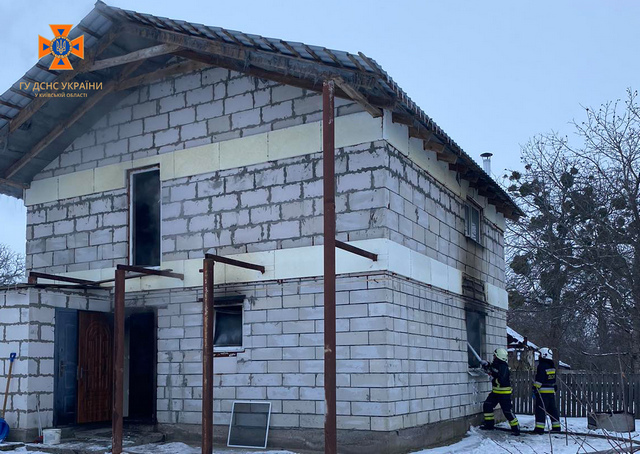 Во время пожара на Обуховщине мужчина получил сильные ожоги