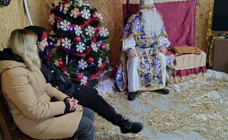 Обуховские школьники посетили Николая и попали в сказку "12 месяцев"