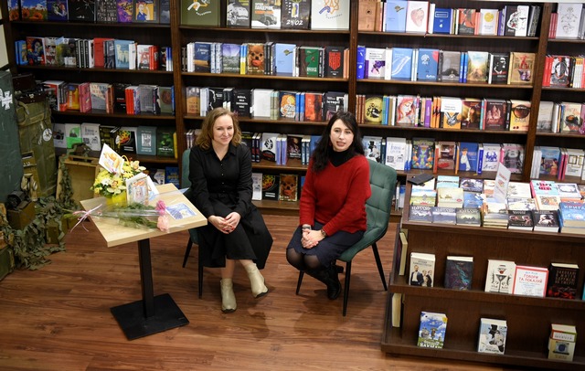 В столичном книжном магазине презентовали новую книгу обуховской писательницы