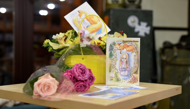 В столичном книжном магазине презентовали новую книгу обуховской писательницы