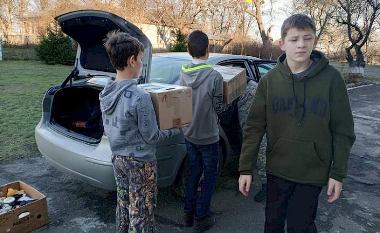 Школьники Обуховской громады собрали "Коробки добра для ВСУ"