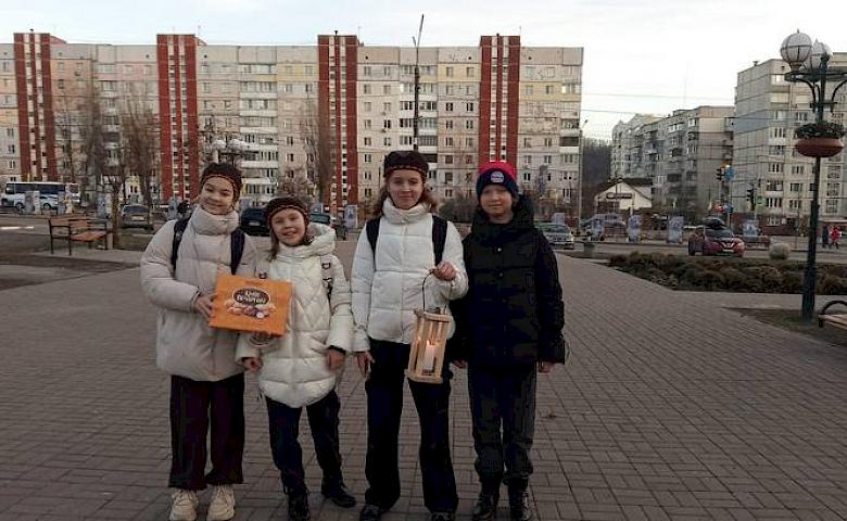 Обуховские пластуны разносят Вифлеемский огонь по городу