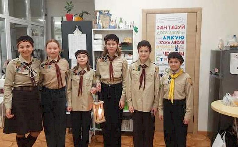 Обуховские пластуны разносят Вифлеемский огонь по городу