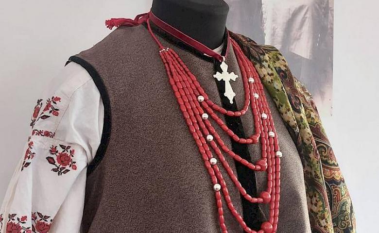 В Мироновском музее презентовали выставку украинского костюма