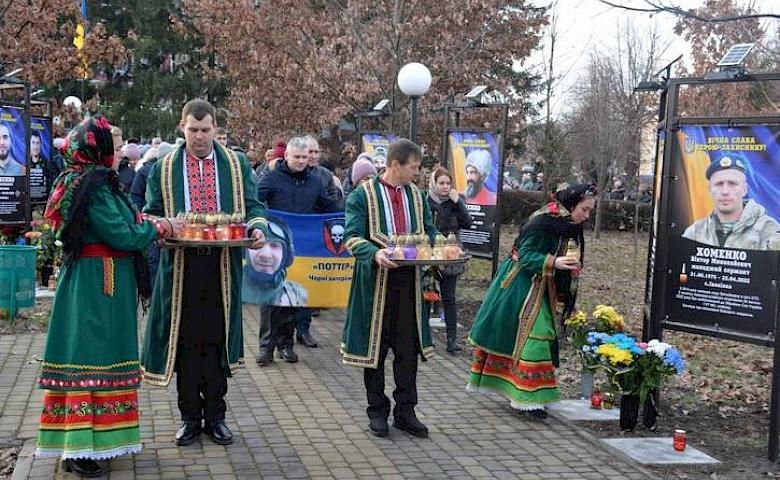 В центре Мироновки открыли Аллею Памяти Героев российско-украинской войны