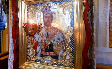 В церкви на Обуховщине молятся на портрет российского императора