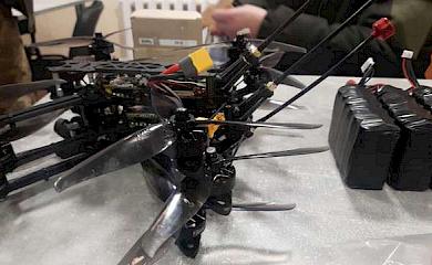 Обухівські ентузіасти запустили виробництво дронів: збирають кошти на запчастини