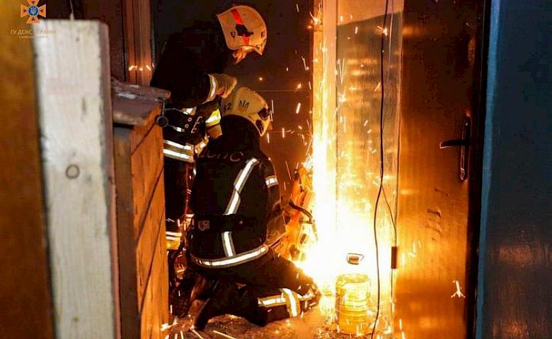 Спасатели Киевщины ликвидируют последствия вражеских обстрелов 2 января