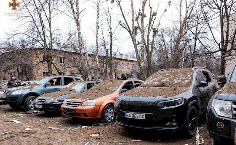 Спасатели Киевщины ликвидируют последствия вражеских обстрелов 2 января
