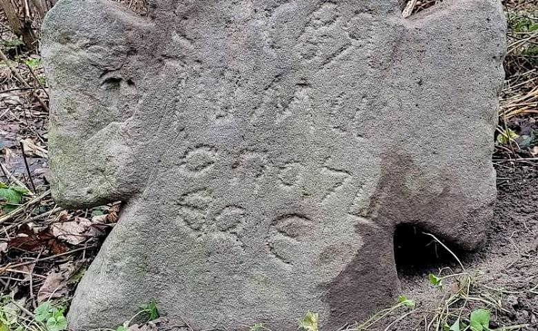 На "Польском кладбище" в Ржищеве нашли таинственные "мальтийские кресты": музейщики обещали исследовать