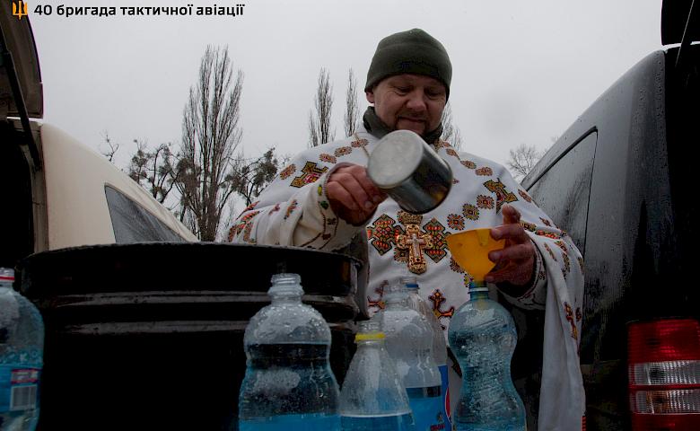 "Привиди Києва" долучилися до Водохрещення: помолилися за Перемогу і освятили воду