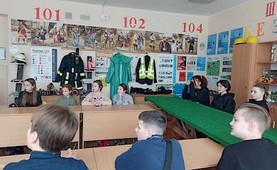 Обухівські школярі опановували навички безпечного поводження зі зброєю