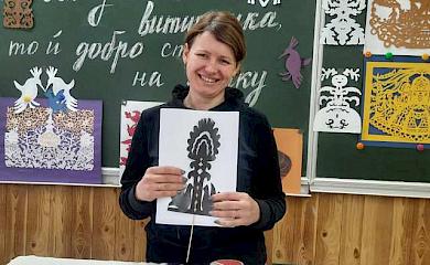 Школьники Обуховской громады учились древнему искусству вытынанки