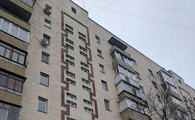 Во время ремонтных работ в подъезде многоэтажки в Украинке, неизвестные похитили фурнитуру