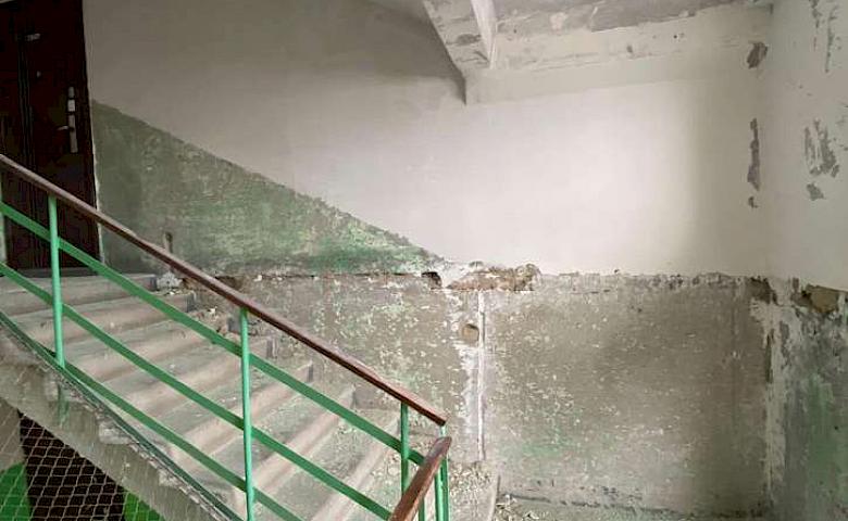 На Обухівщині продовжується відновлення пошкодженої росіянами багатоповерхівки