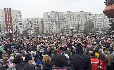 Тысячи обуховцев пришли проститься с бойцом-земляком