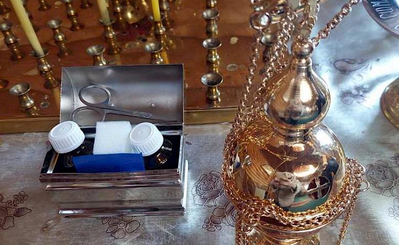 Благотворитель подарил церкви на Обуховщине вещи, которые вынесли московские попы