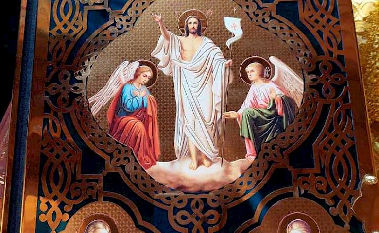 Благотворитель подарил церкви на Обуховщине вещи, которые вынесли московские попы