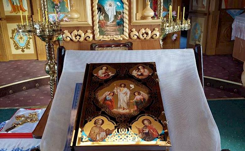 Благотворитель подарил церкви на Обуховщине вещи, которые вынесли московские попы