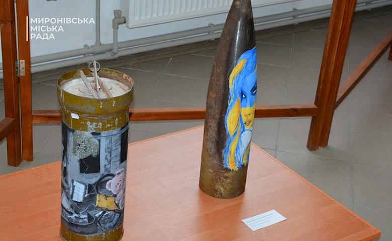 Про війну: в музеї на Обухівщині відкрили виставку місцевої художниці