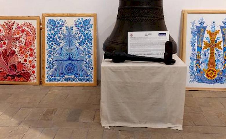 В Большой Лаврской Колокольне открылась выставка художницы из Обуховщины (фото)