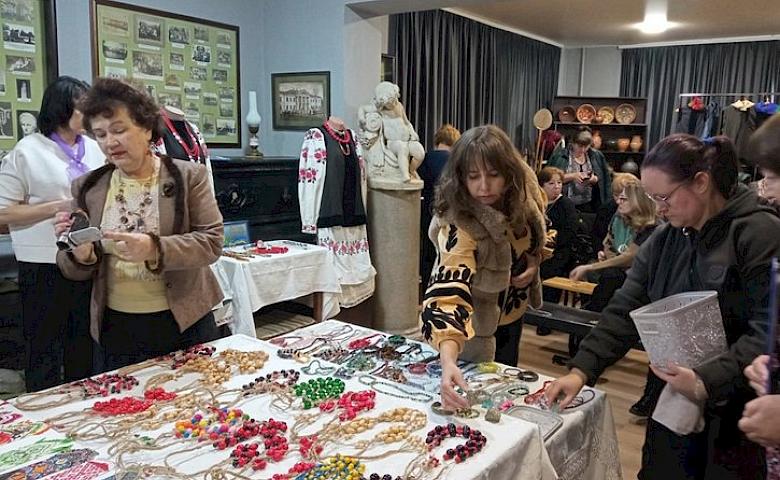 В Кагарлицькому музеї показали прикраси місцевих майстринь