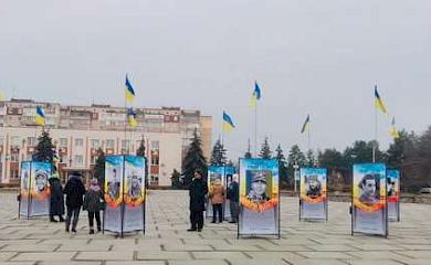 Во вторую годовщину полномасштабного вторжения в Украинке открыли Аллею Героев