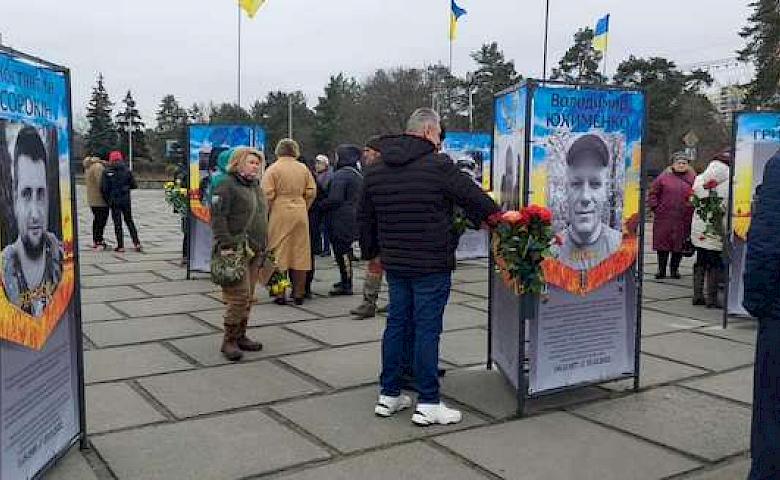 Во вторую годовщину полномасштабного вторжения в Украинке открыли Аллею Героев